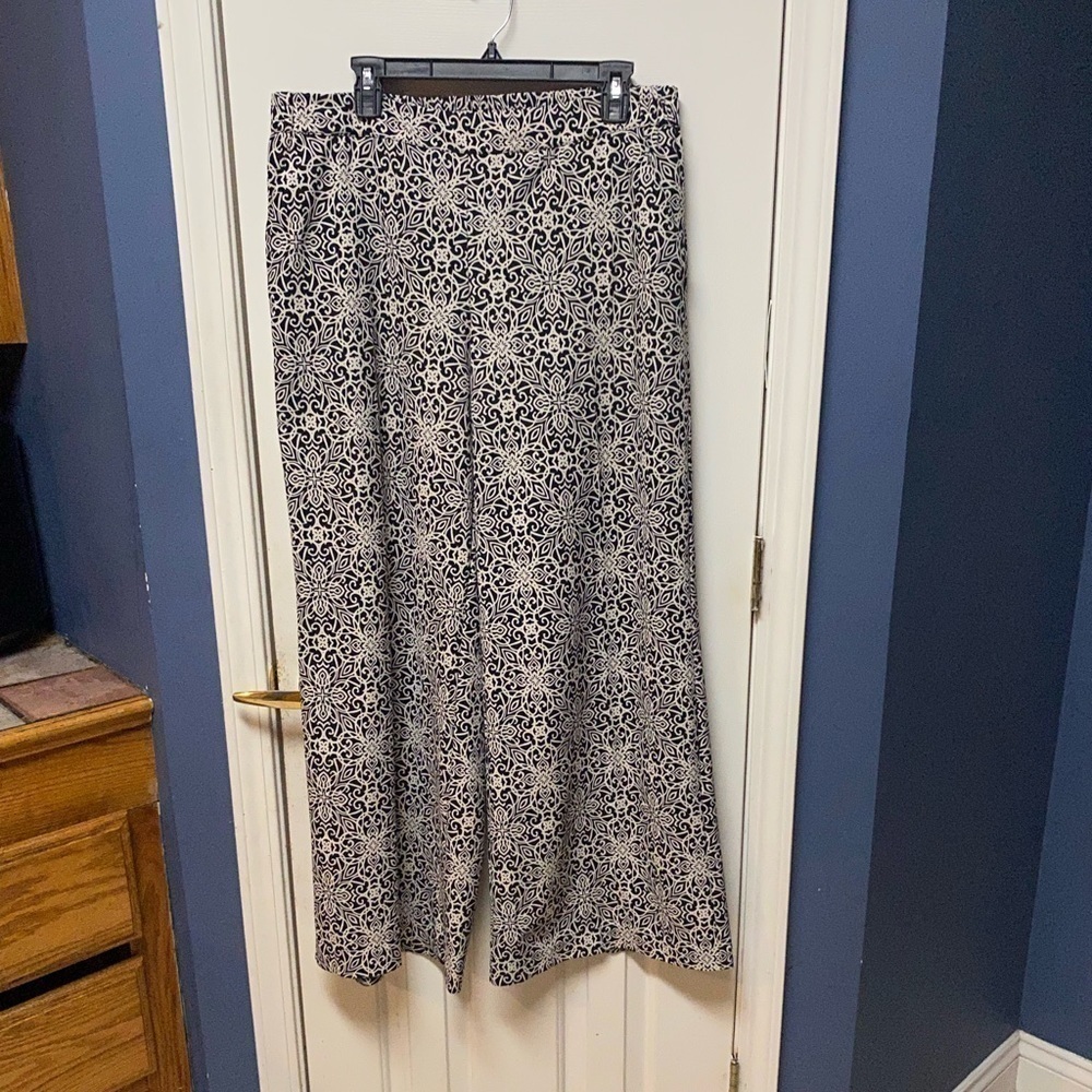 New York And Co Gray Palazzo Travel  Beach Paisley Pants W/pocket wide leg L.